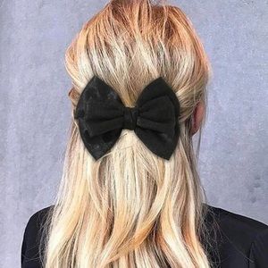 Black Oversized Bow Hair Clip